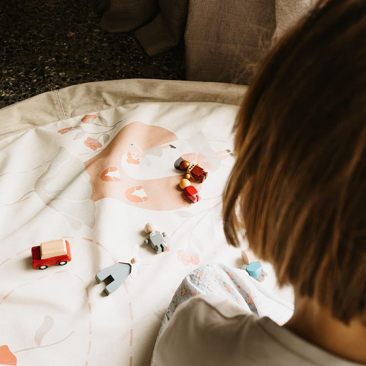 Play & Go Noomad Play Mat & Storage Bag - Fairy World – child playing with figures on the mat