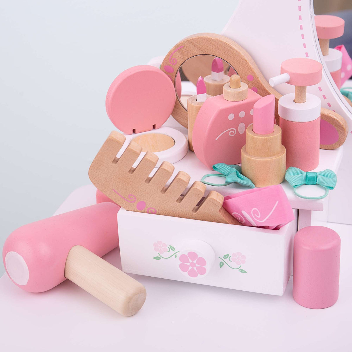 Bigjigs Toys Wooden Vanity Kit