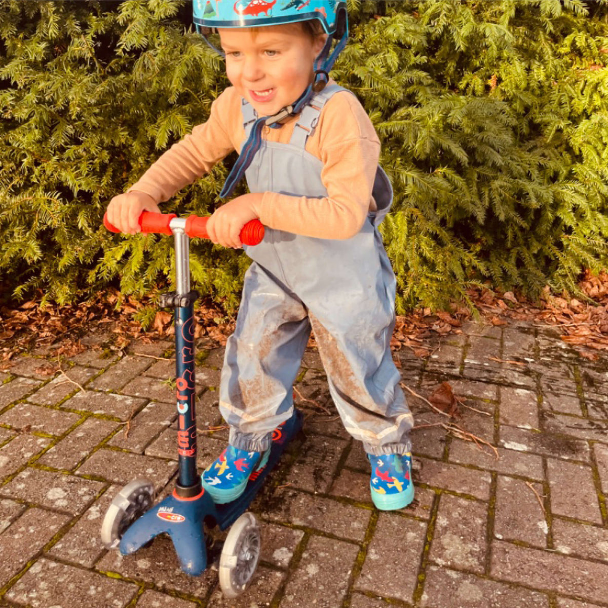 Micro Mini Micro Deluxe LED Scooter - Navy