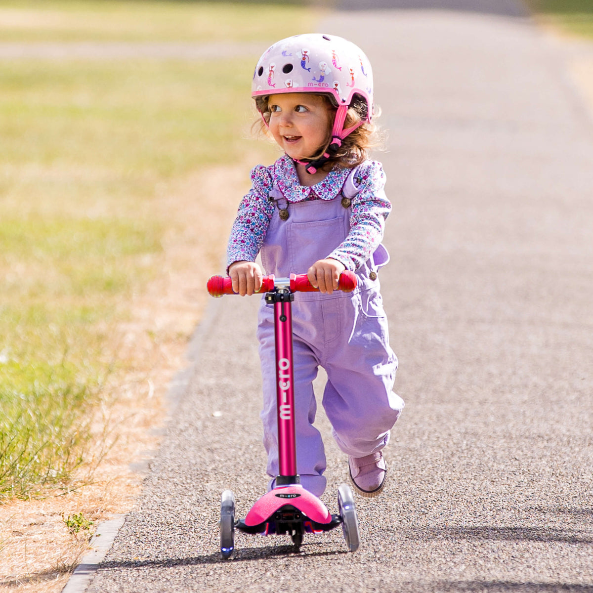 Micro Mini Micro Deluxe LED Scooter - Pink