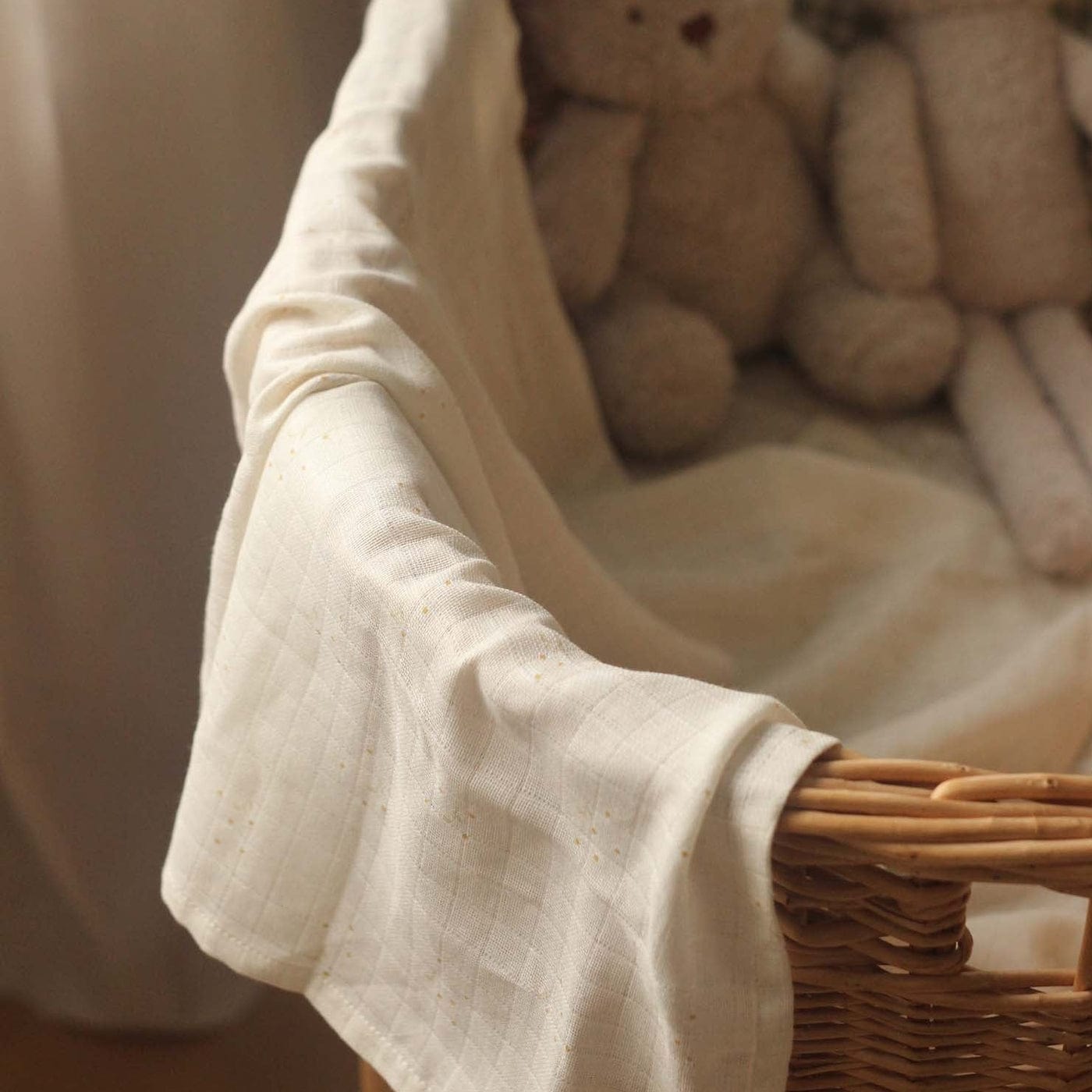 Avery Row Swaddles Organic Cotton Muslin Swaddle Blanket (Wild Chamomile)