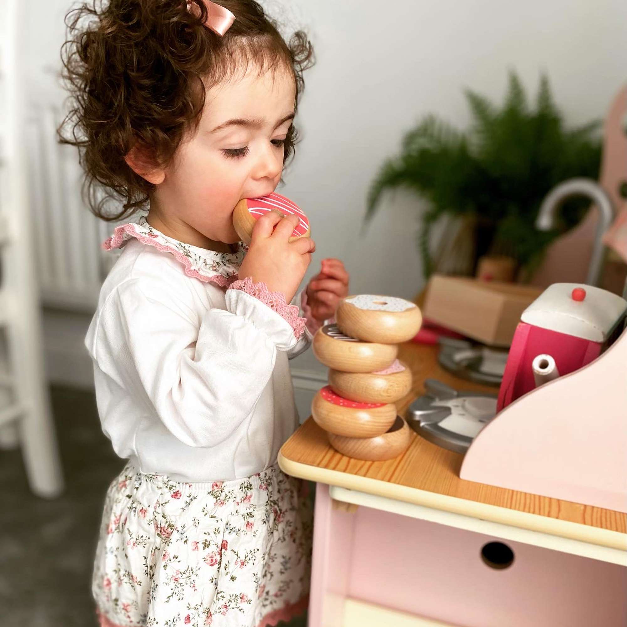 Bigjigs Toys Play Food Bigjigs Toys Wooden Doughnut Crate