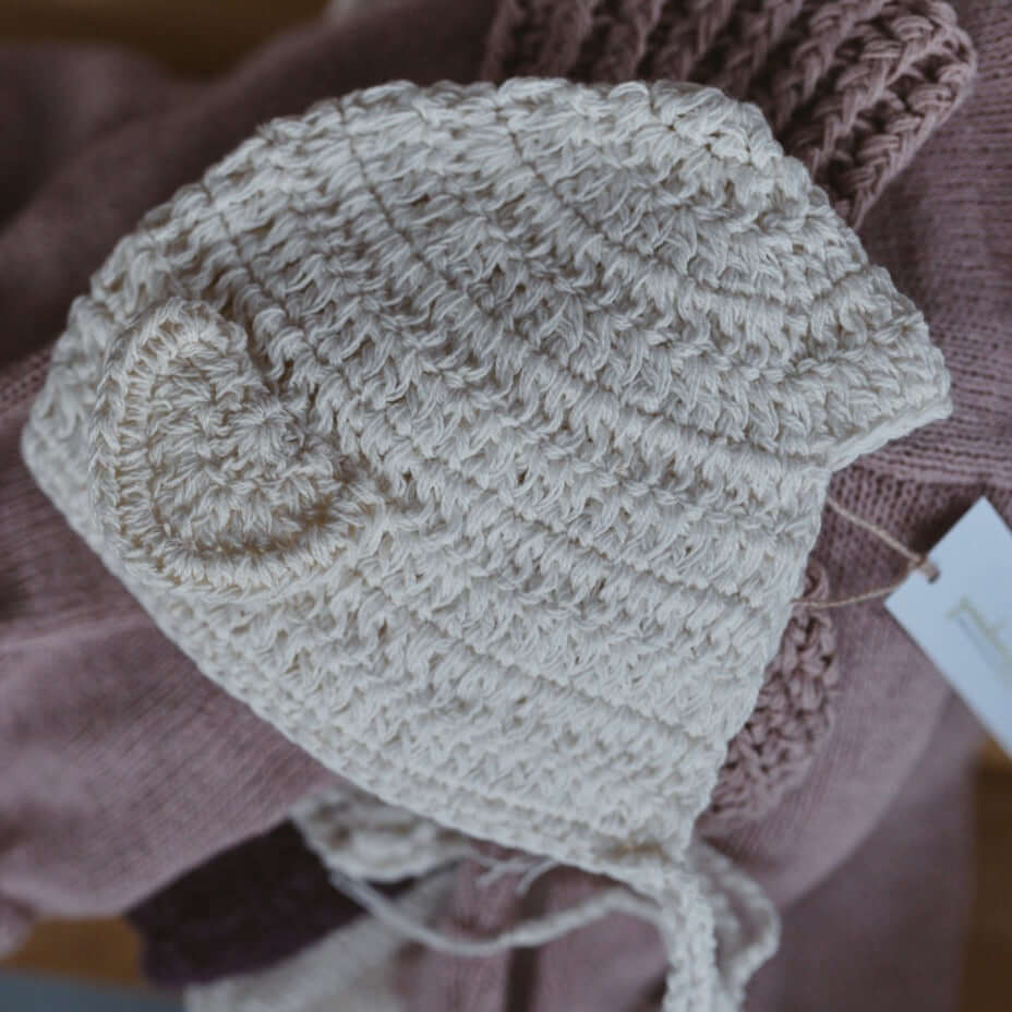 Gooseberry Fool Bonnet Bear Baby Bonnet (Cream)
