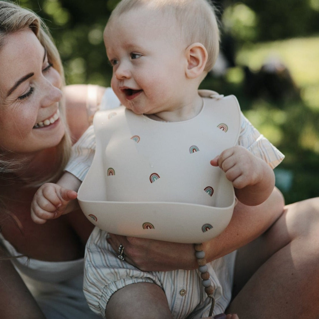 Mushie Snack Cup Mushie Silicone Bib (Rainbow)