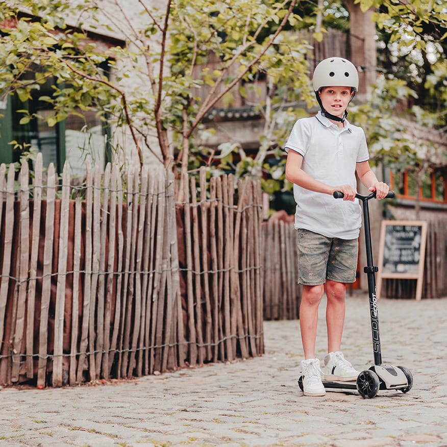 Scoot & Ride Scooter Scoot & Ride Highwaykick 5 LED Scooter - Ash
