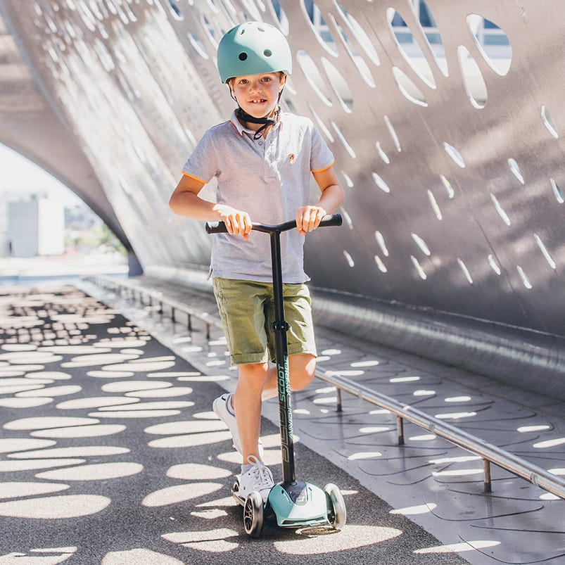 Scoot & Ride Scooter Scoot & Ride Highwaykick 5 LED Scooter - Forest