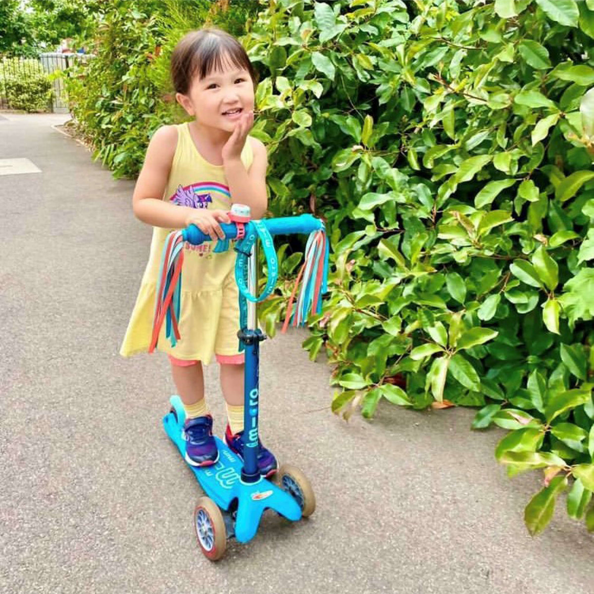 Micro Mini Micro Deluxe LED Scooter - Aqua