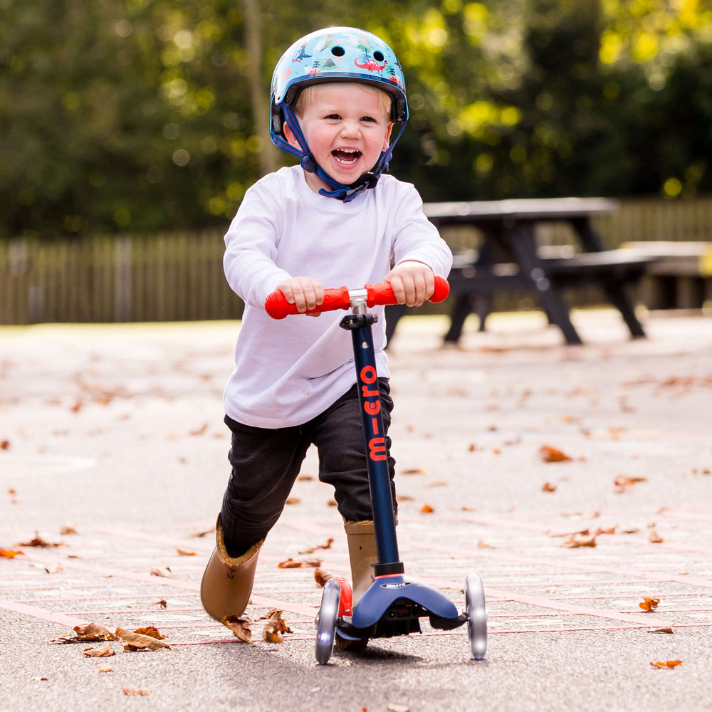 Micro Mini Micro Deluxe LED Scooter - Navy
