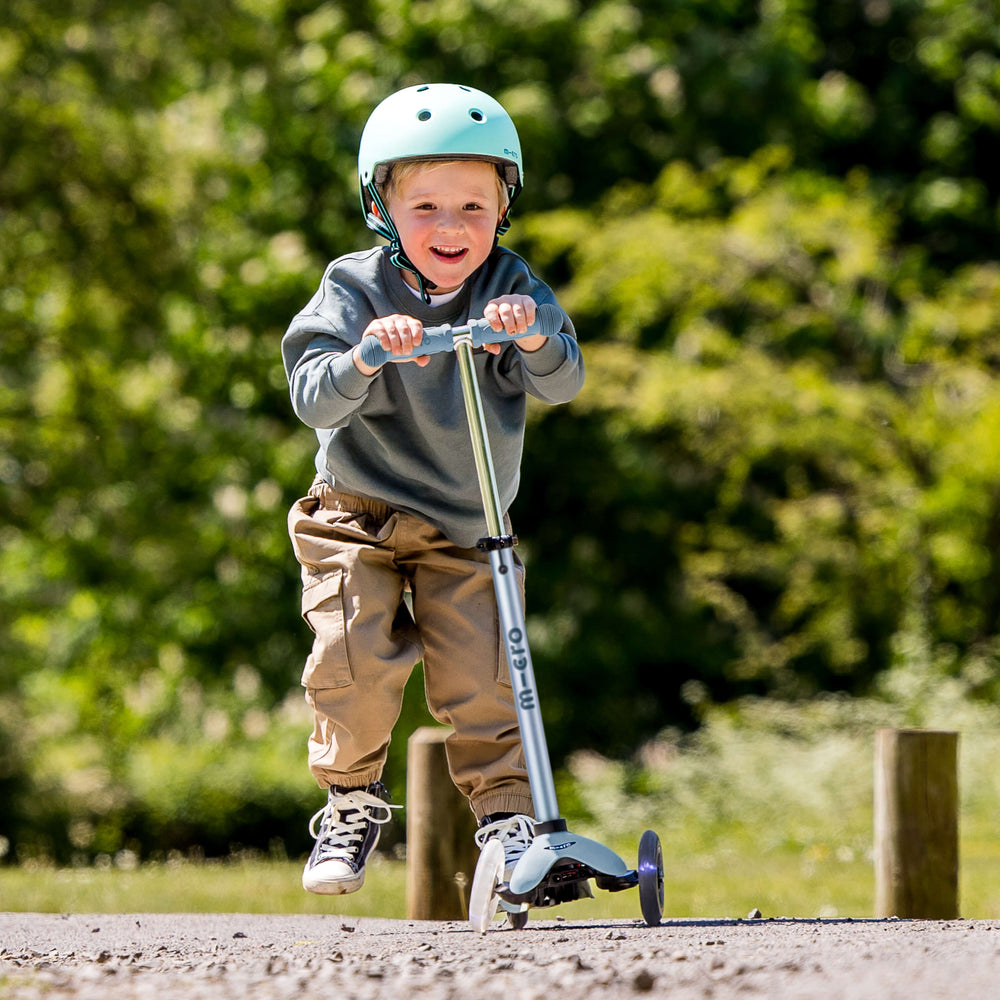 Micro Mini2Grow Deluxe LED Scooter with Seat - Soft Blue