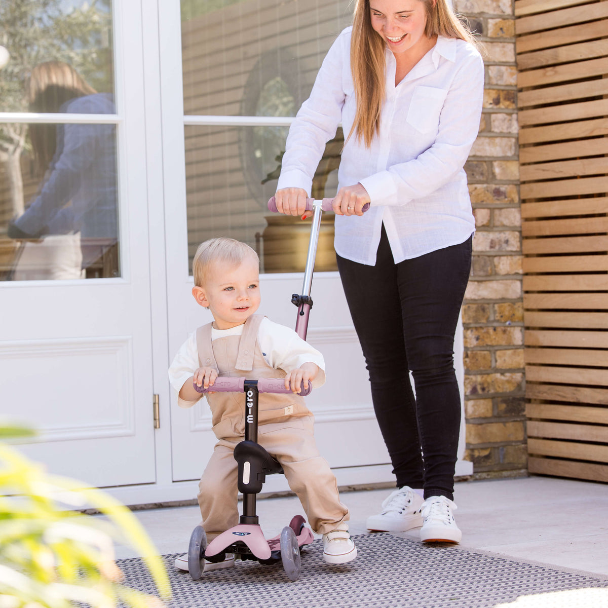 Micro Mini2Grow Deluxe LED Scooter with Seat - Rose Pink