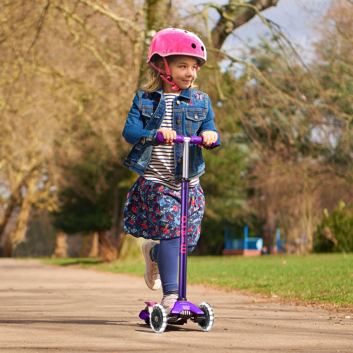 Micro Maxi Micro Deluxe LED Scooter - Purple