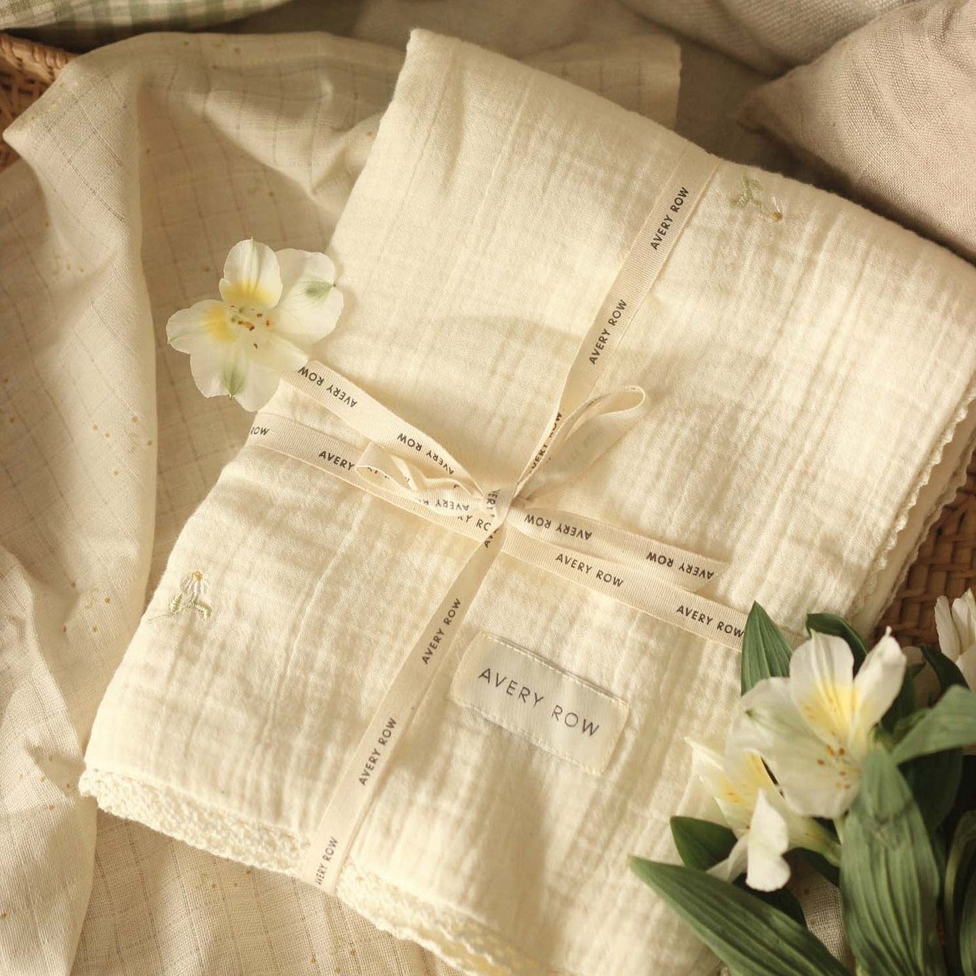 Avery Row Blanket Organic Cotton Embroidered Muslin Blanket (Wild Chamomile)