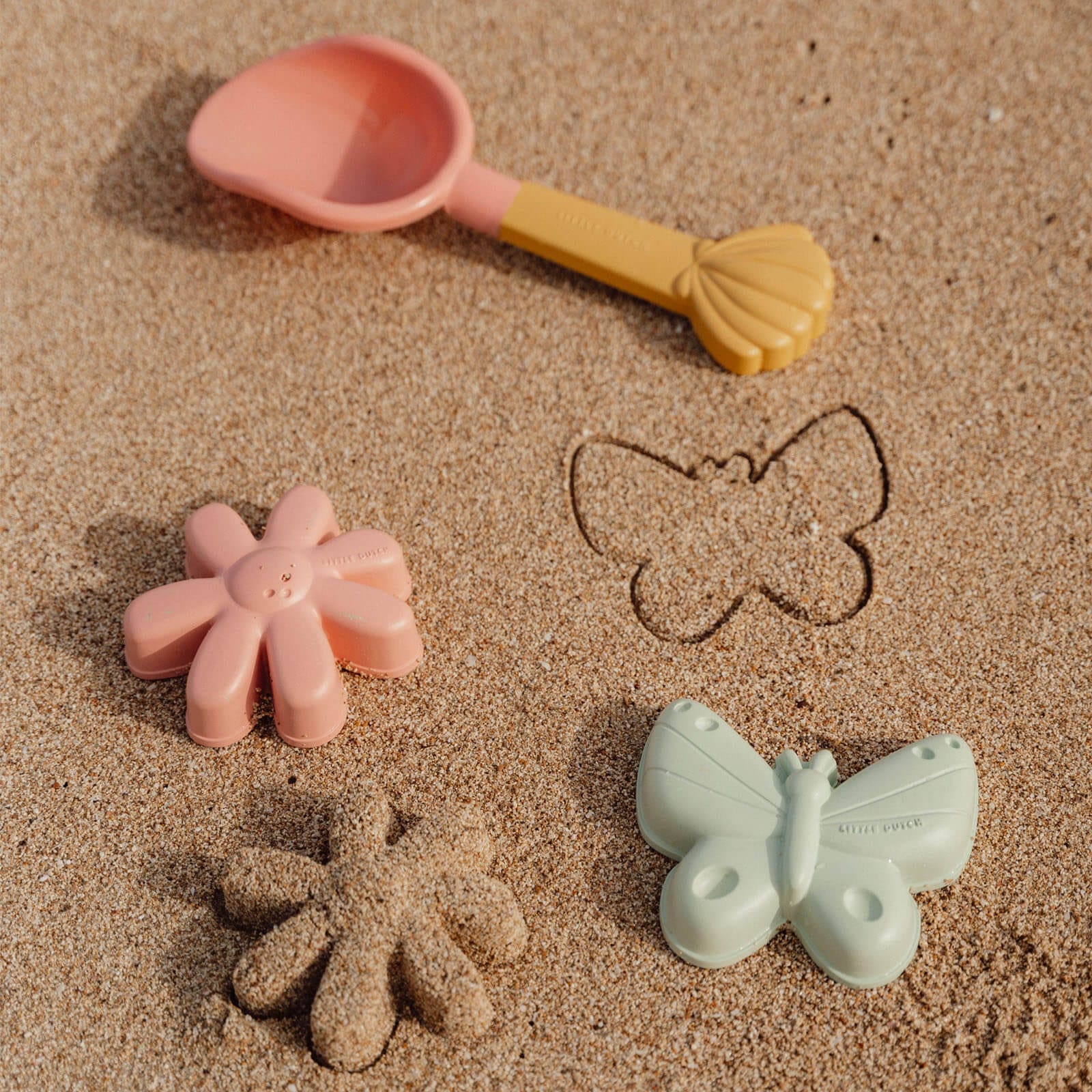 Little Dutch Sand Play Set Little Dutch Beach Set - 3 Piece Pink