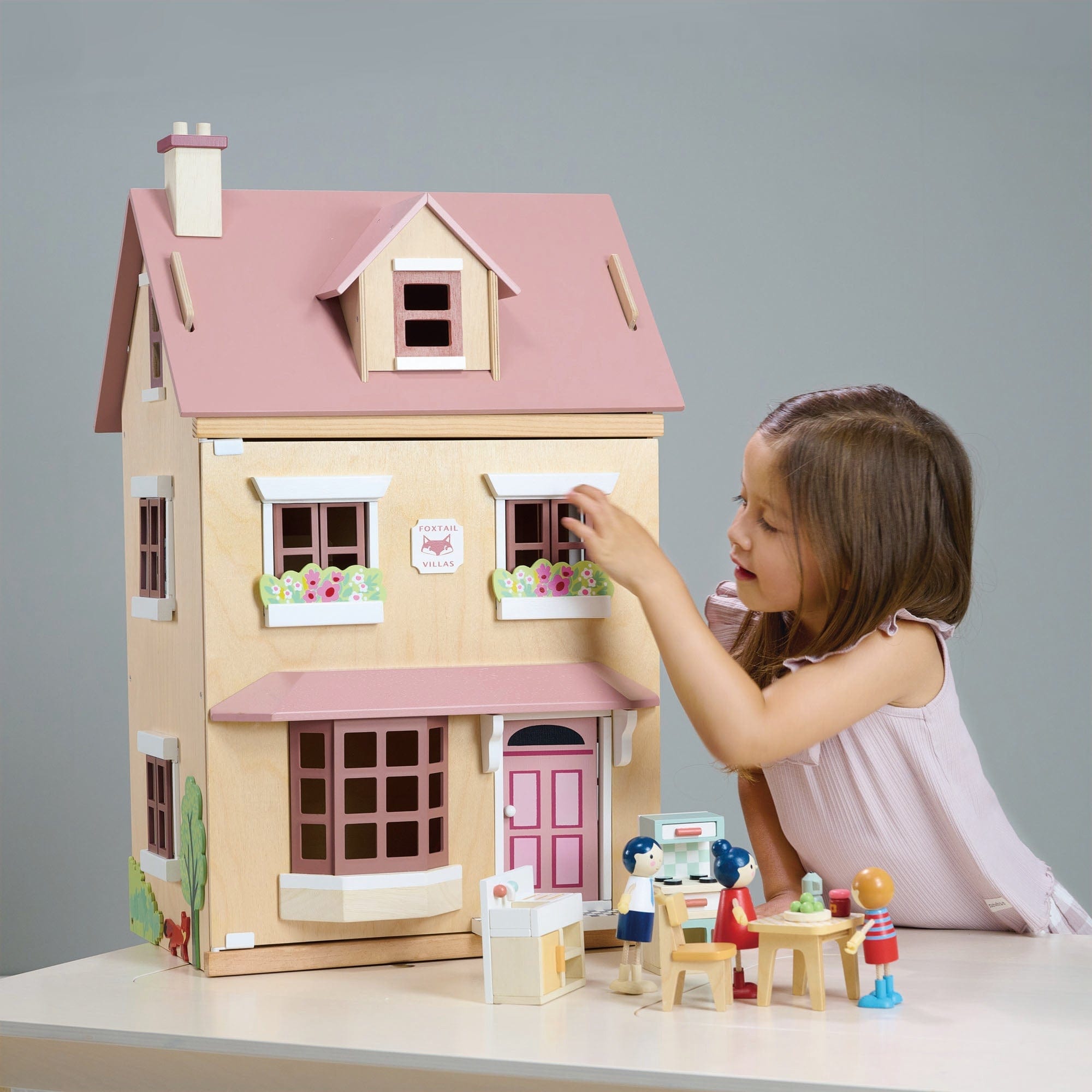Tender Leaf Toys Wooden dolls house Foxtail Villa + Furniture in Pink